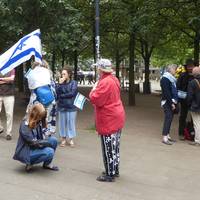 18 friedliche Proteste