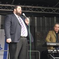 Rabbiner Teitelbaum singt 1