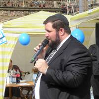 Rabbiner Teitelbaum singt 1