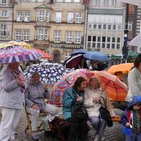 Teilnehmer im Regen 2